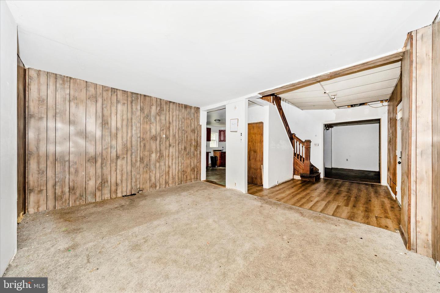 439 Waverly Ter Property Photo 4