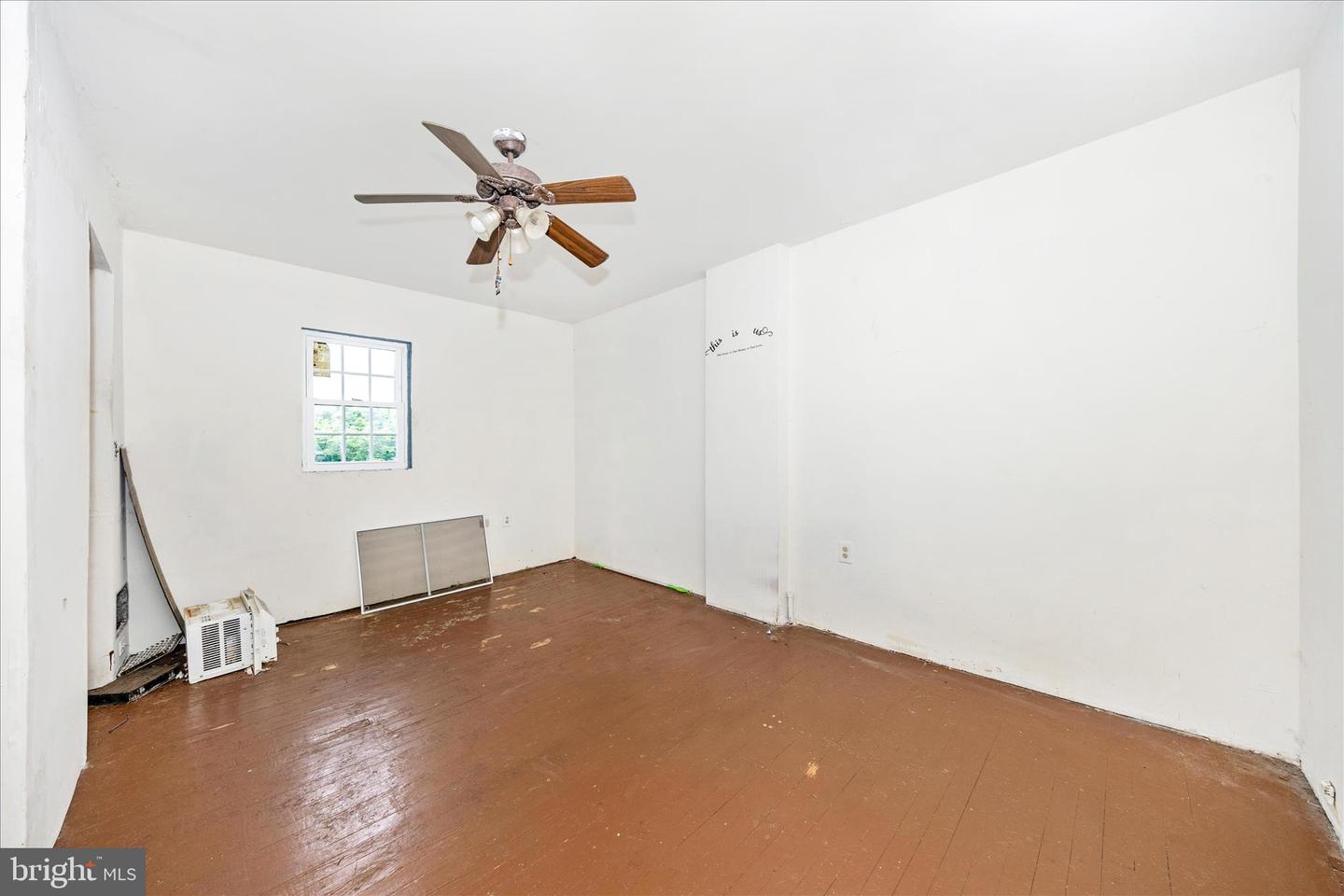 439 Waverly Ter Property Photo 12