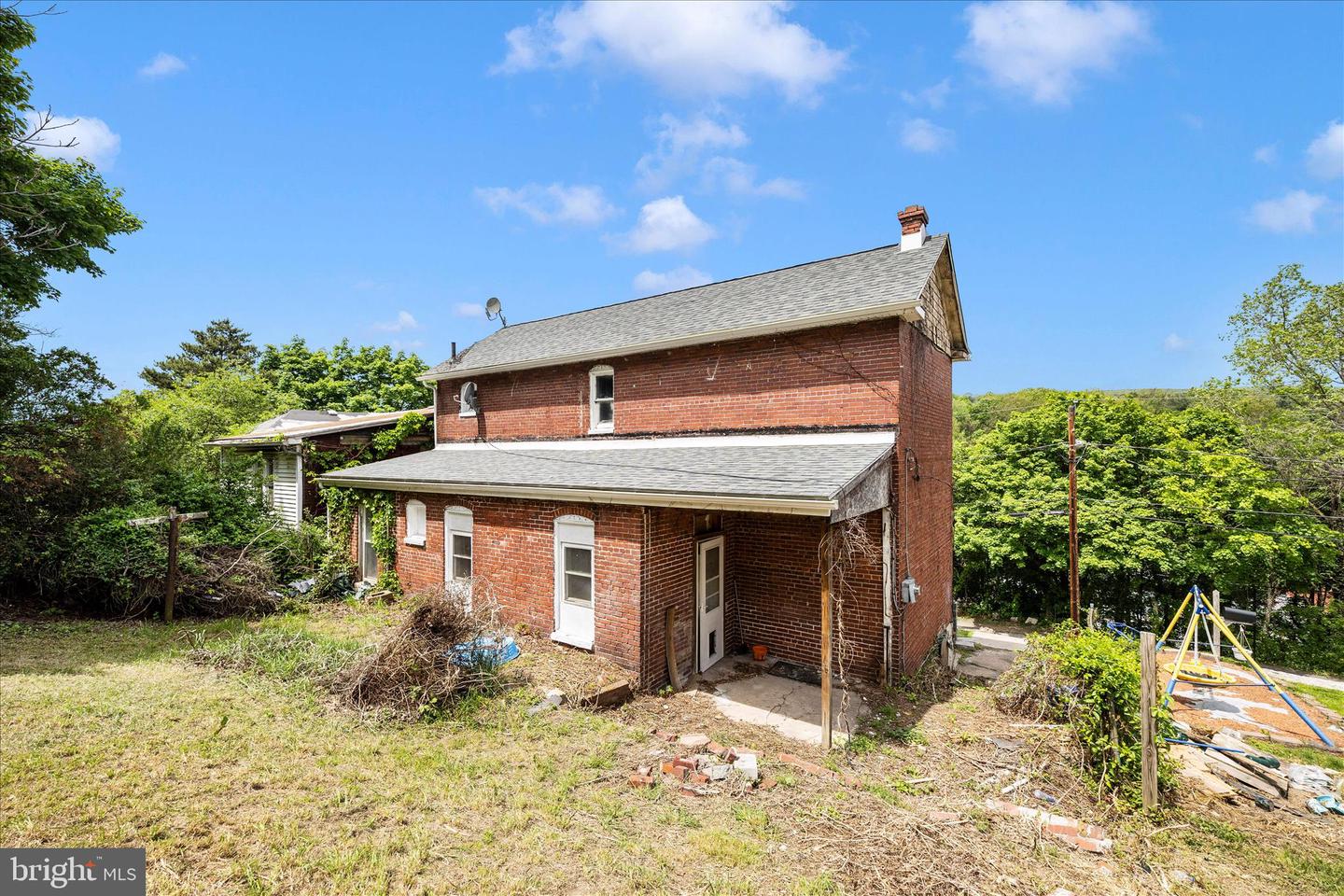 439 Waverly Ter Property Photo 15