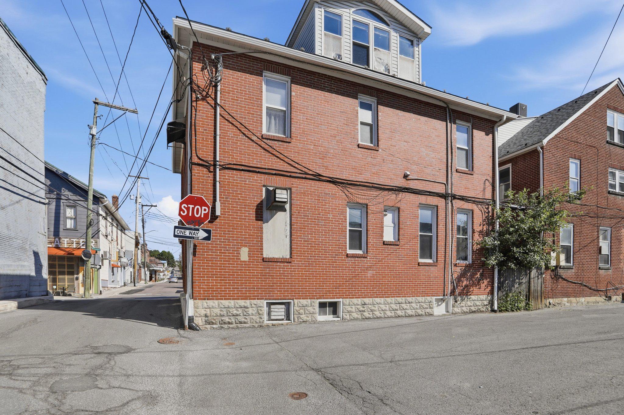 8 S Broadway Property Photo 3