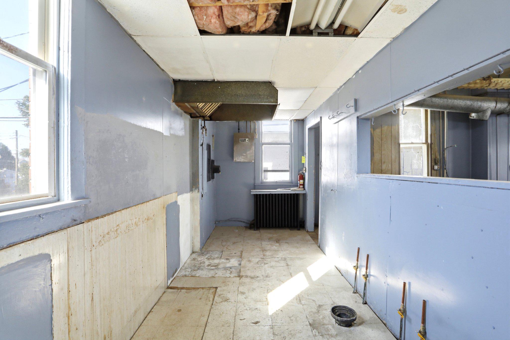 8 S Broadway Property Photo 13