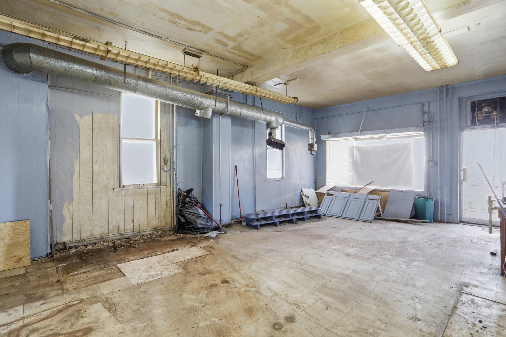8 S Broadway Property Photo 16