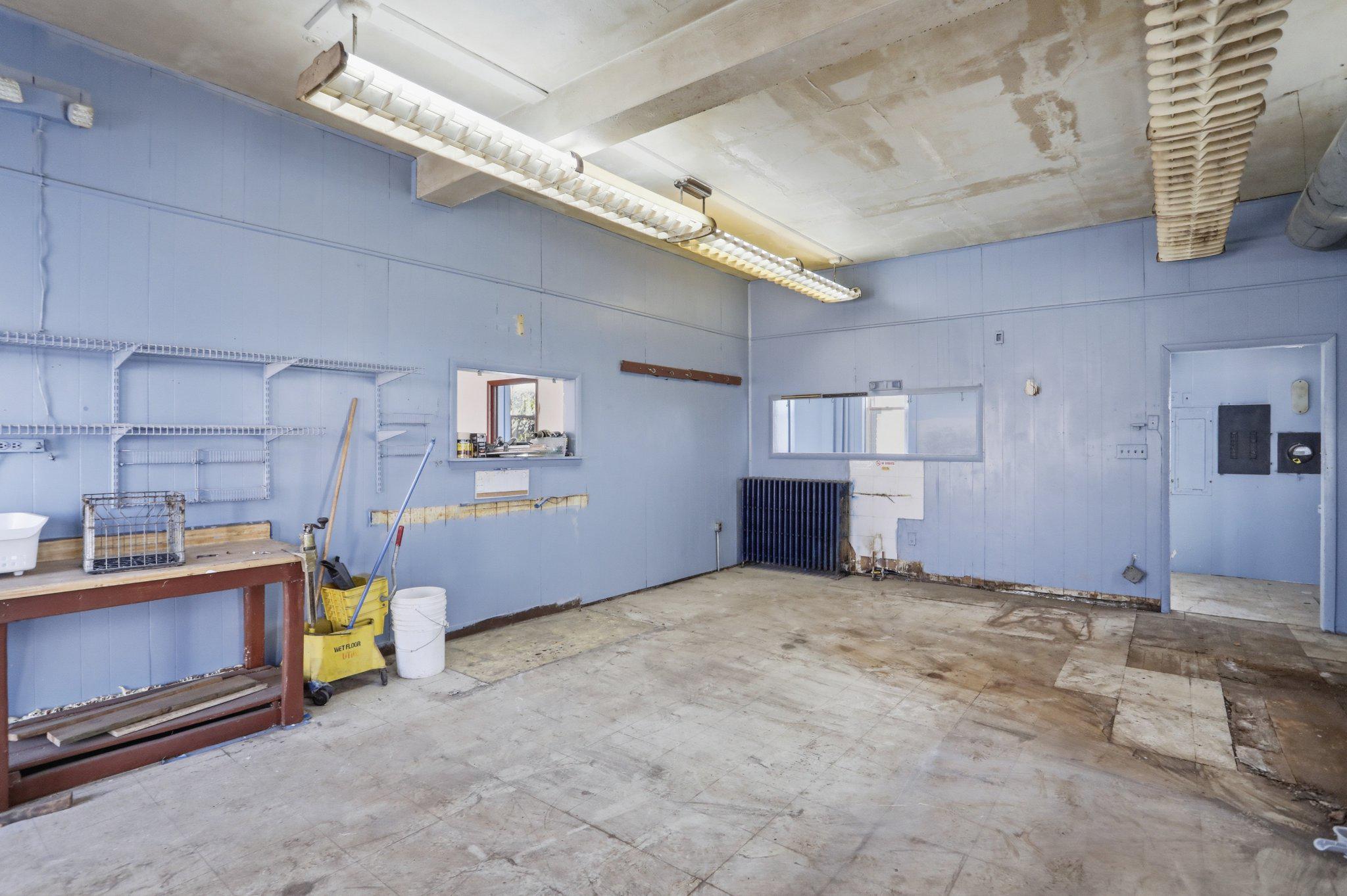 8 S Broadway Property Photo 18