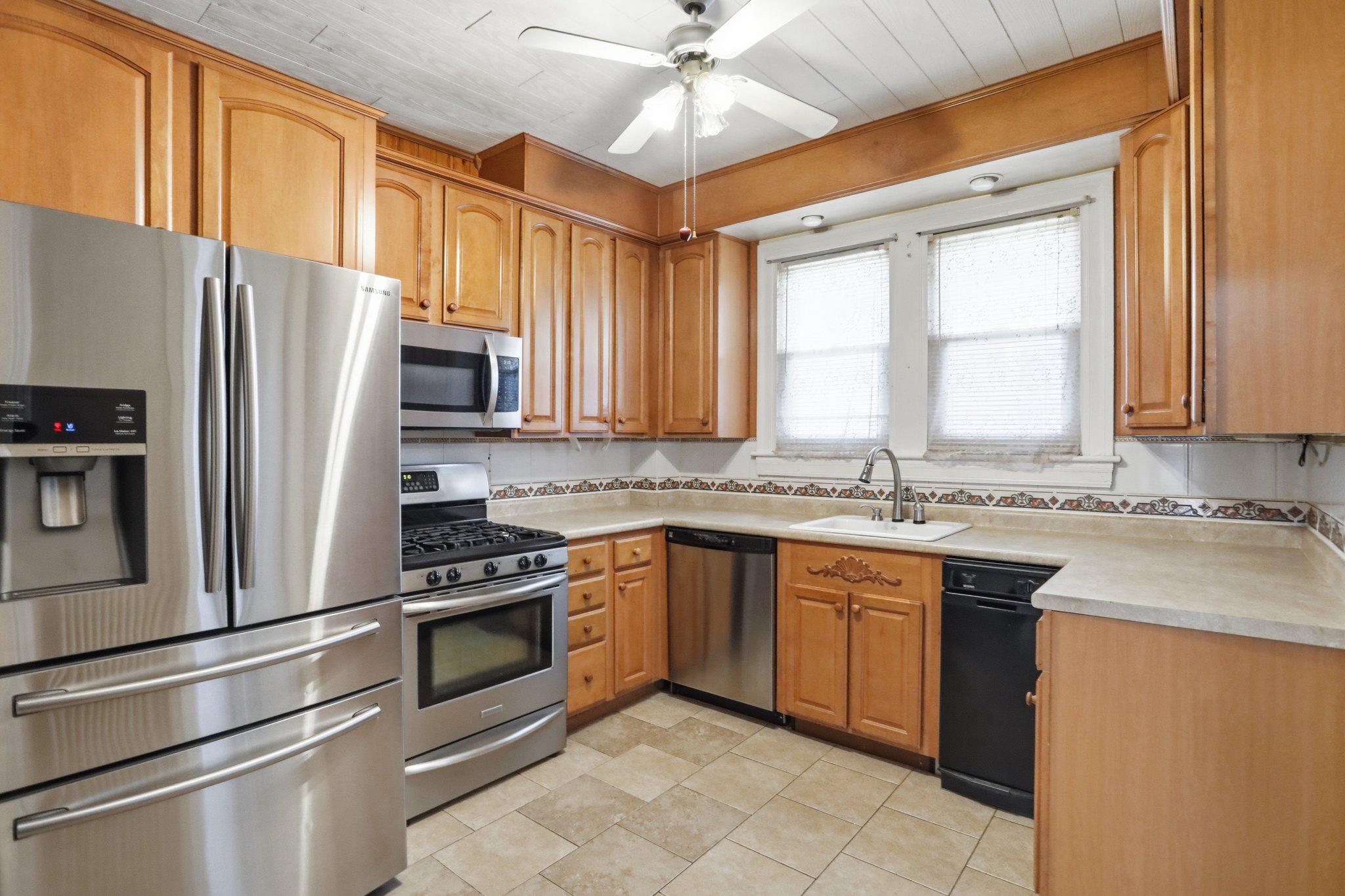 8 S Broadway Property Photo 27