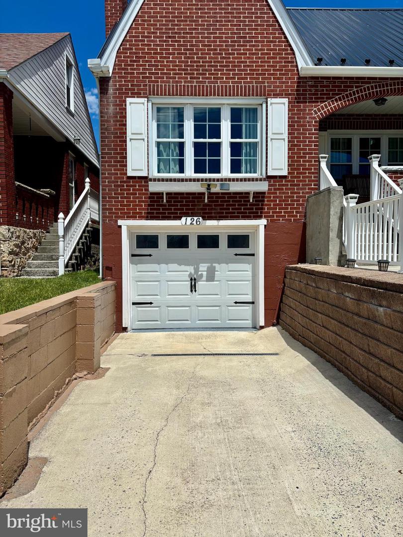 126 Washington St Property Photo 4