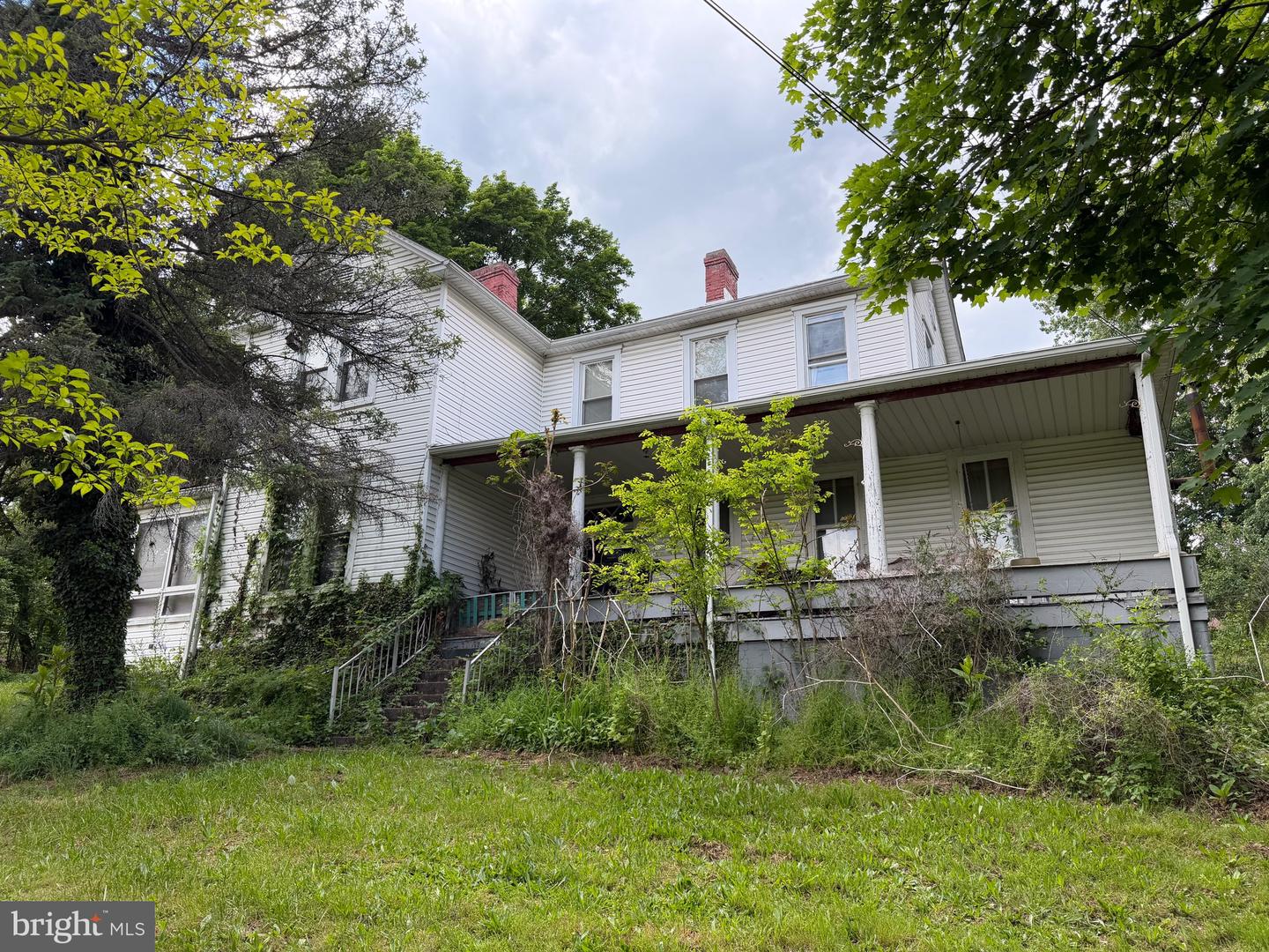 215 Hammond St Property Photo 4