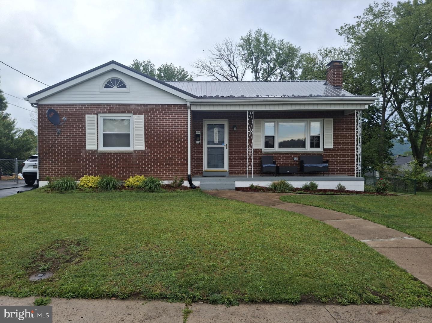 40 MEMORIAL AVE