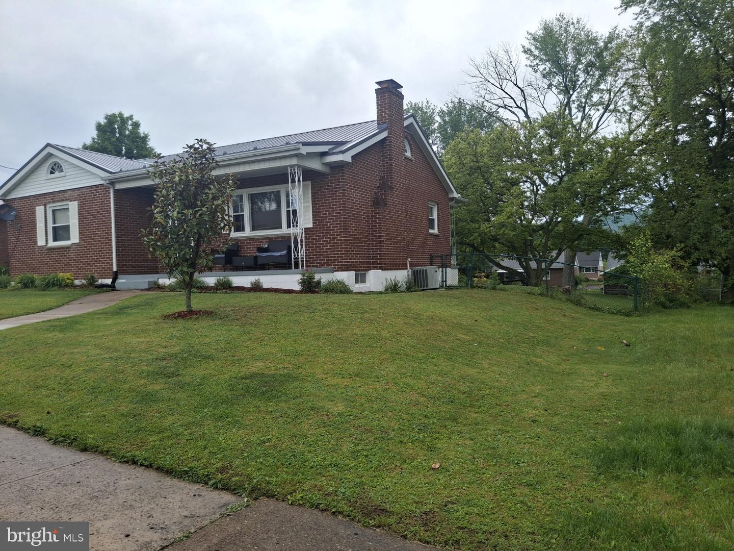 40 Memorial Ave Property Photo 3