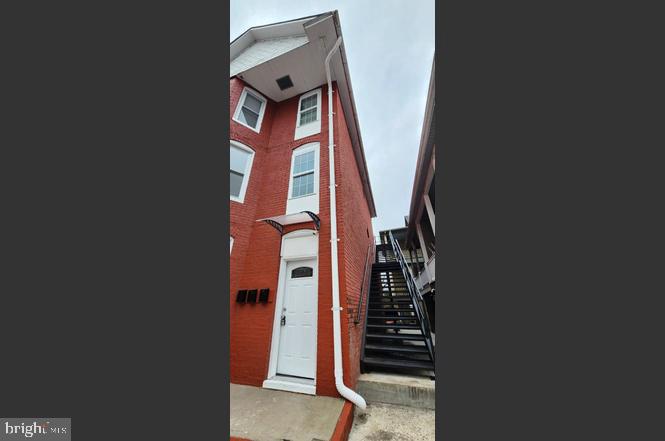 236 Glenn St Property Photo 4