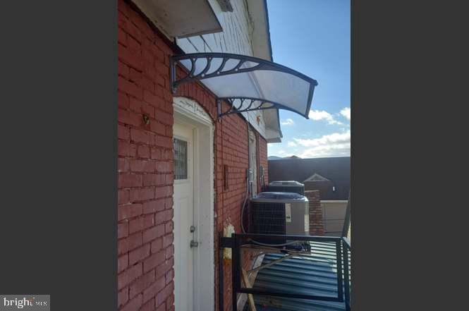 236 Glenn St Property Photo 8