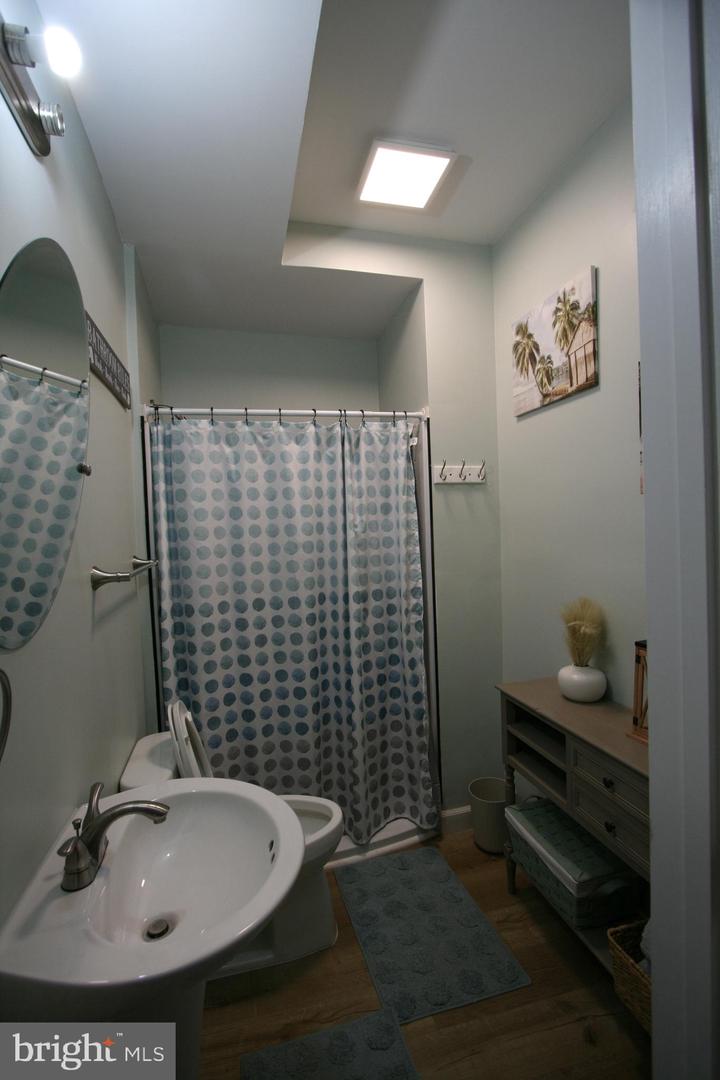 236 Glenn St Property Photo 63