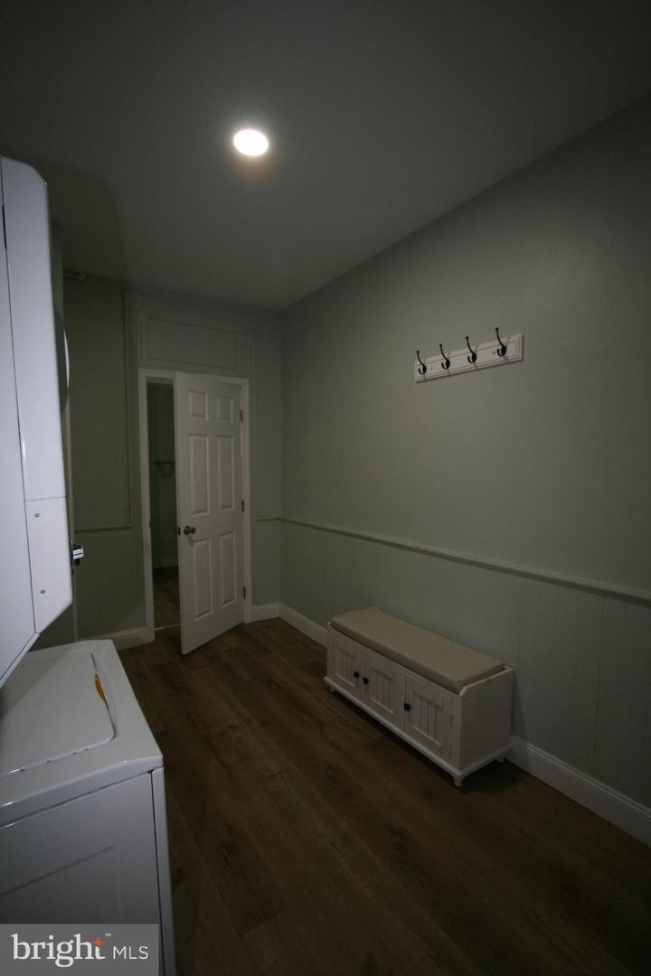 236 Glenn St Property Photo 64