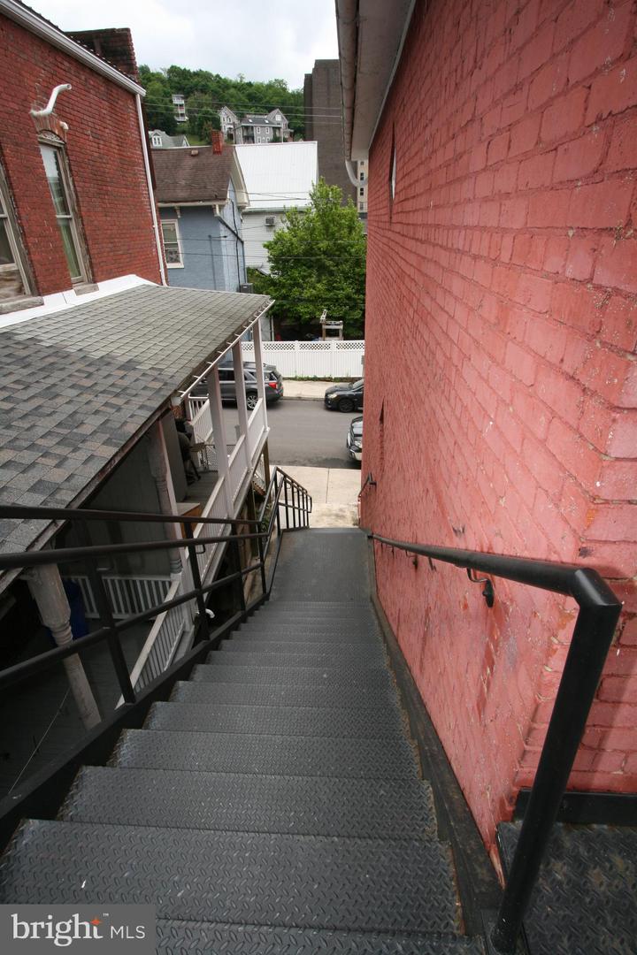 236 Glenn St Property Photo 90