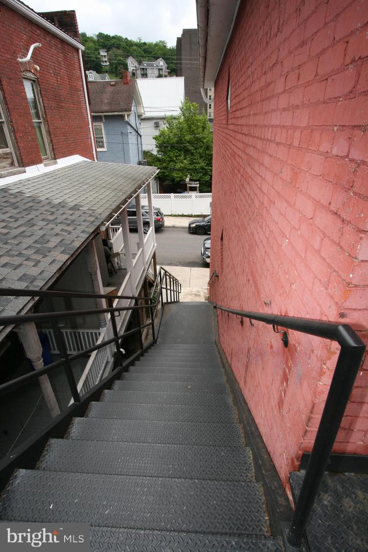 236 Glenn St Property Photo 91