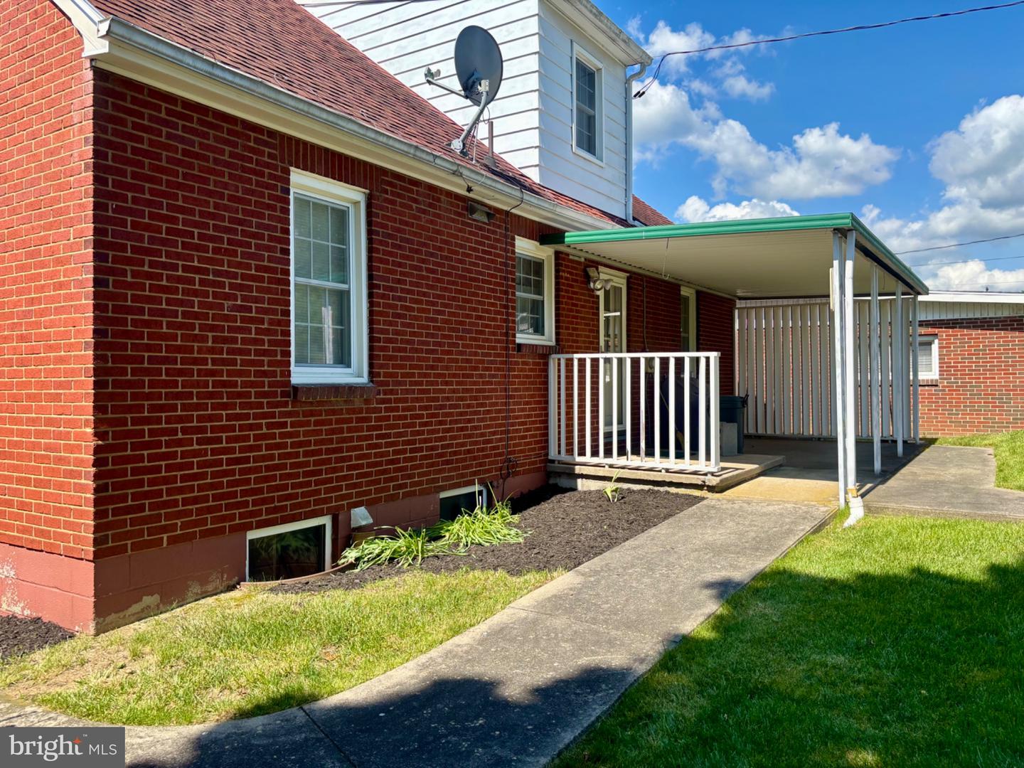 174 Washington St Property Photo 5