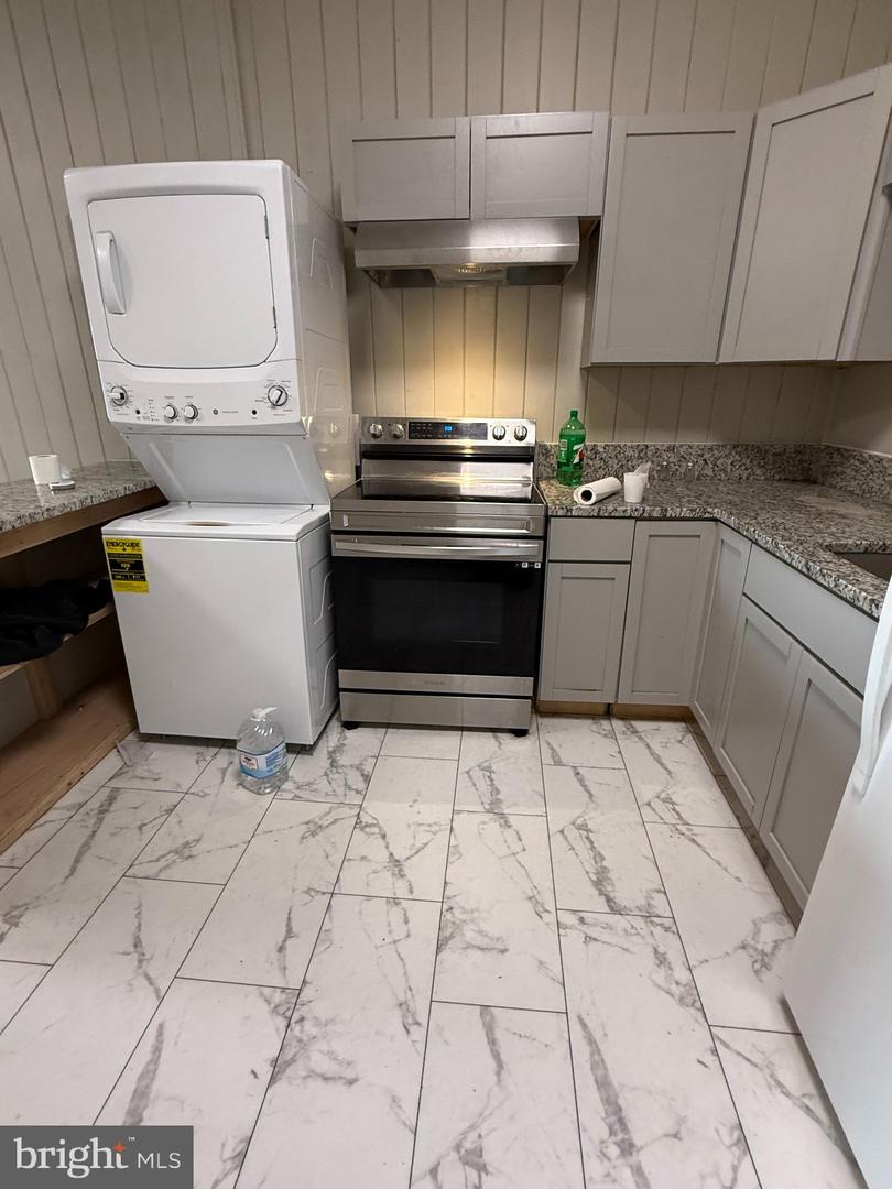 15 Decatur St Property Photo 8
