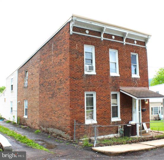 420 Chestnut St Property Photo 2