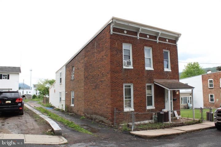 420 Chestnut St Property Photo 3