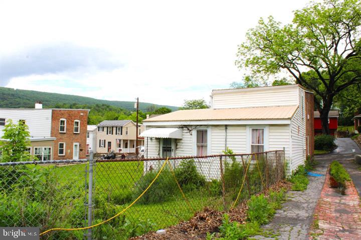 420 Chestnut St Property Photo 6