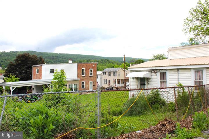 420 Chestnut St Property Photo 7