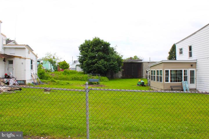 420 Chestnut St Property Photo 8