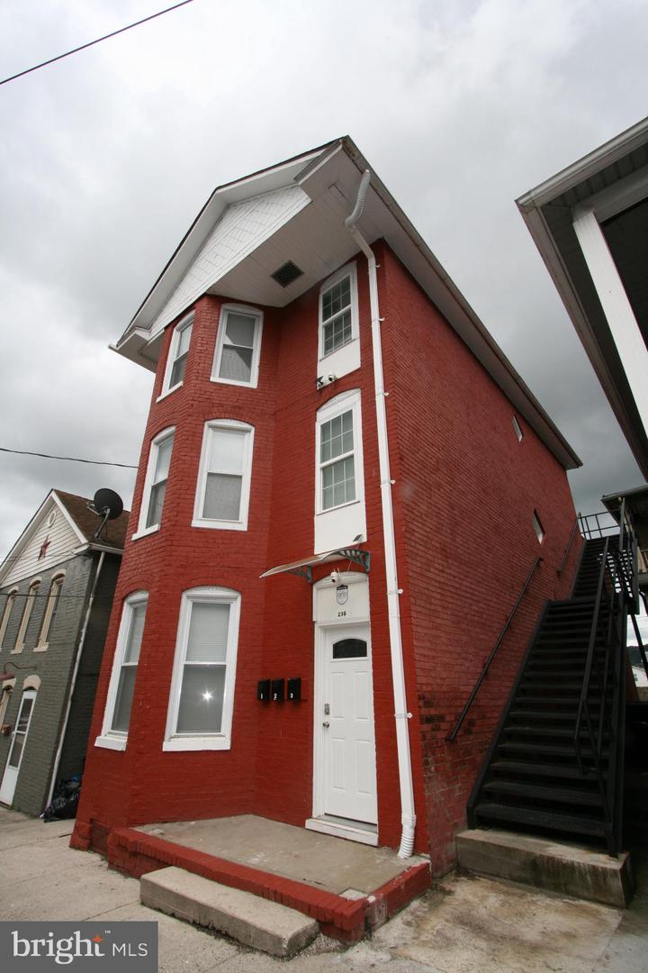236 GLENN ST Property Photo 1