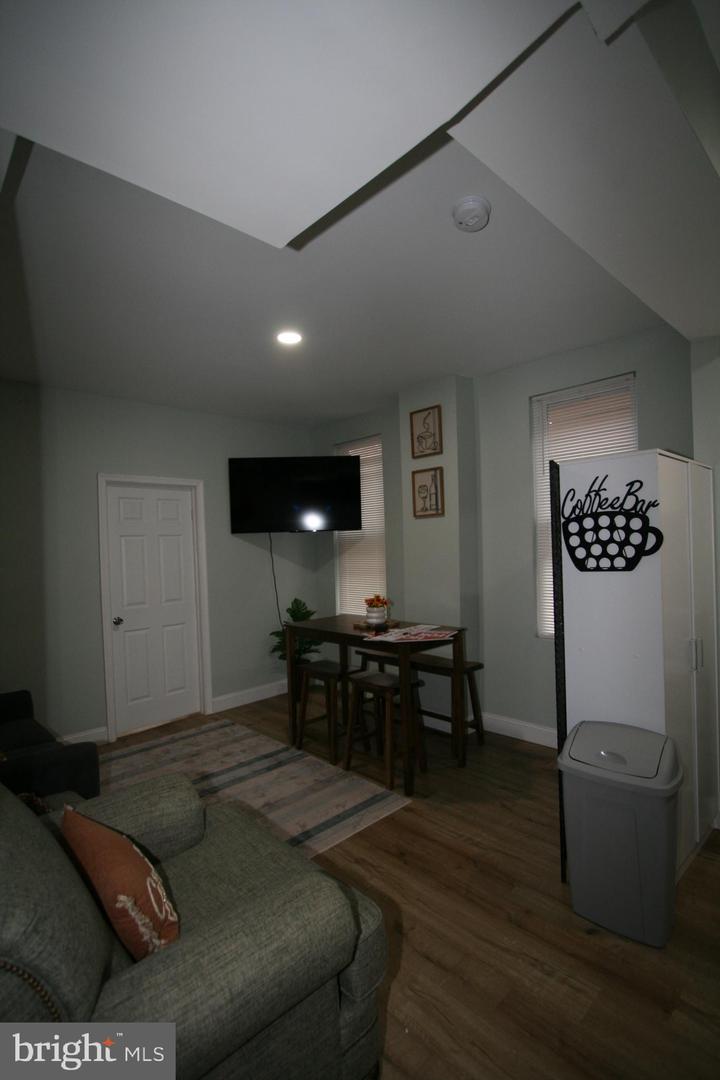 236 Glenn St Property Photo 52