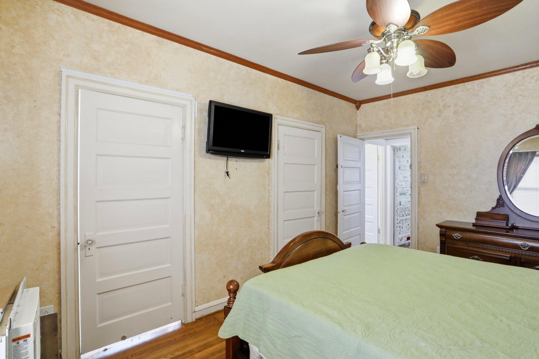8 S Broadway Property Photo 9