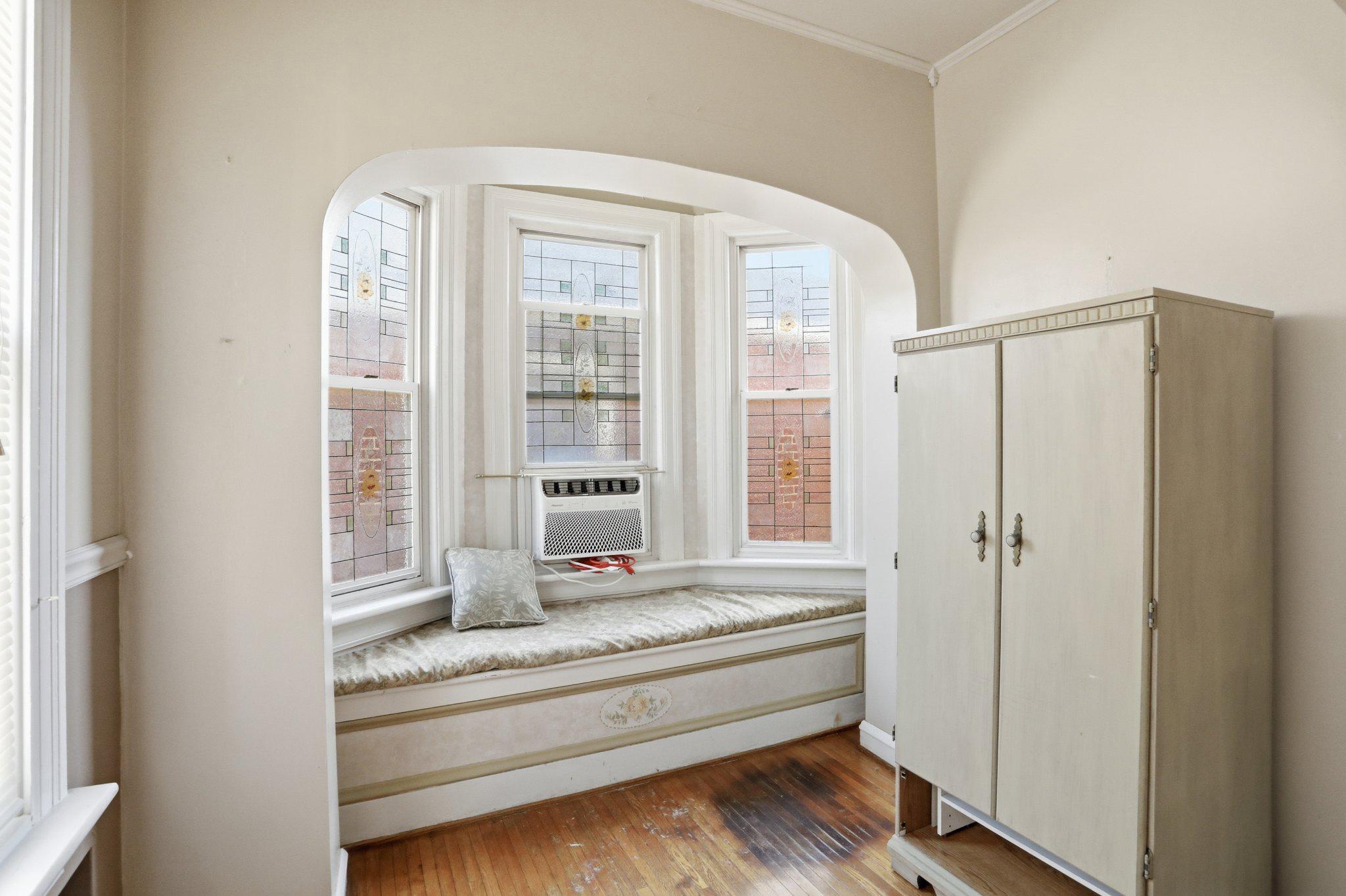 8 S Broadway Property Photo 17