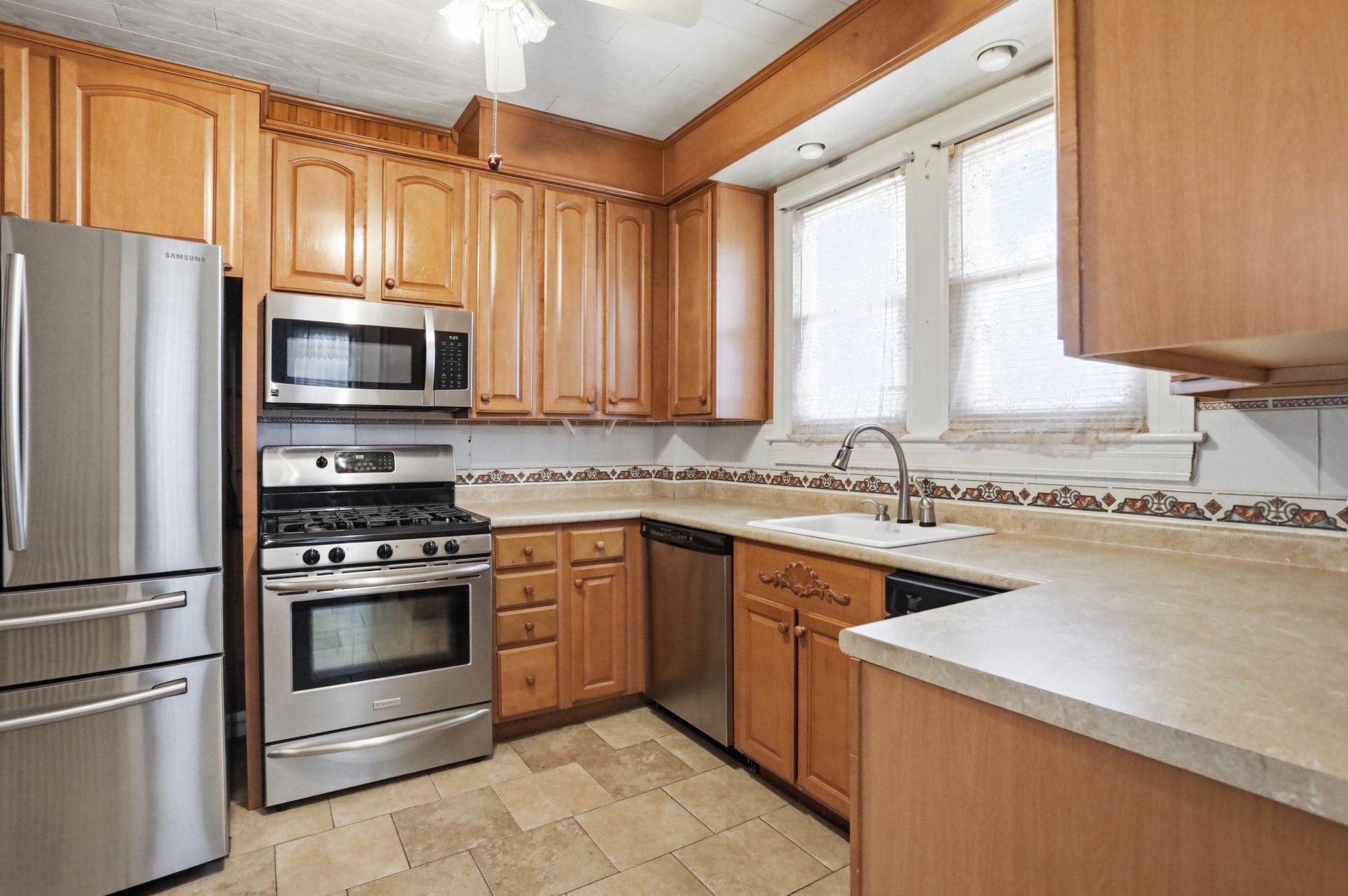 8 S Broadway Property Photo 22