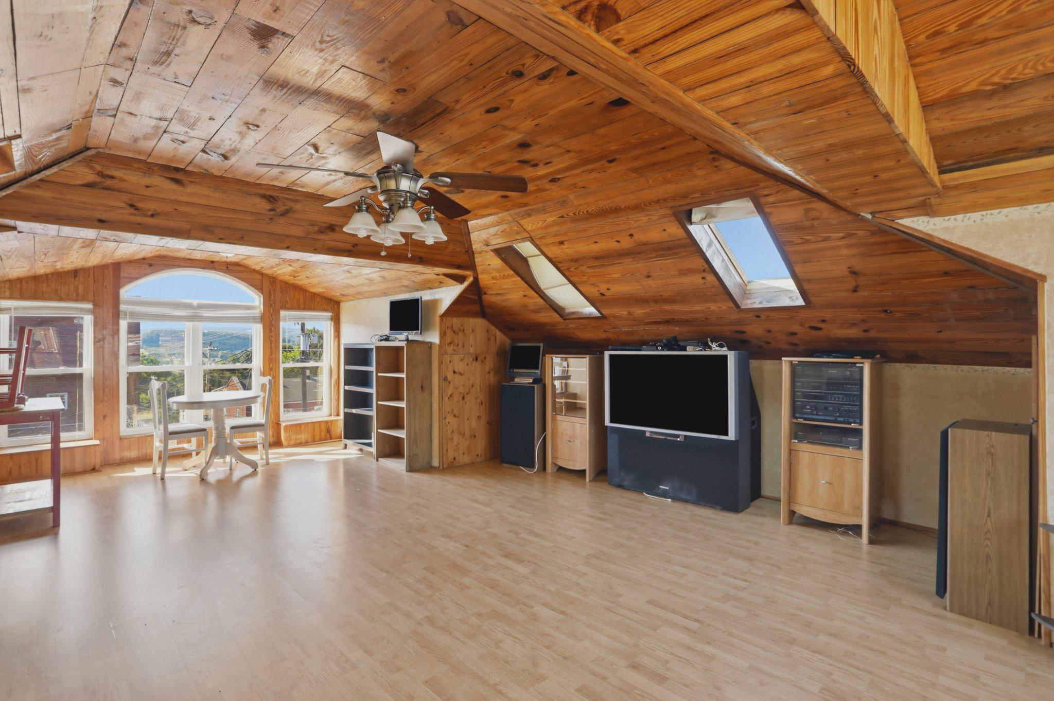 8 S Broadway Property Photo 26