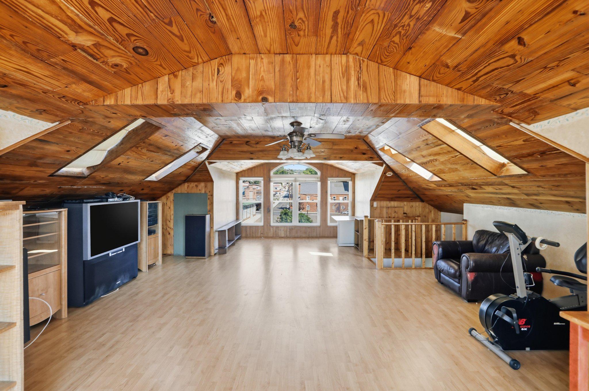 8 S Broadway Property Photo 27
