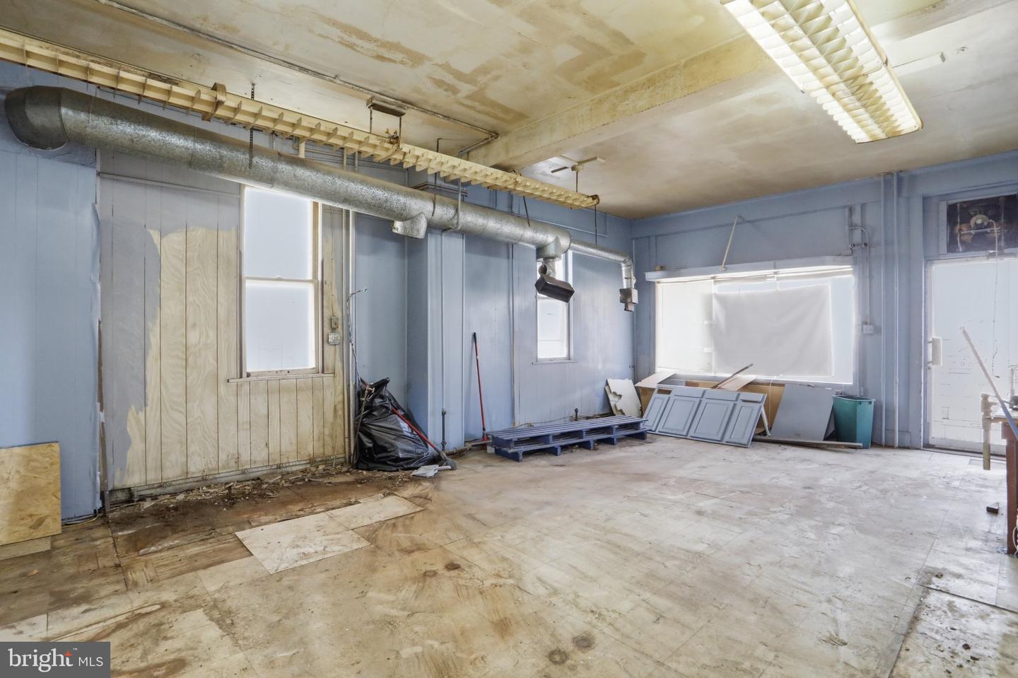 8 S Broadway Property Photo 36