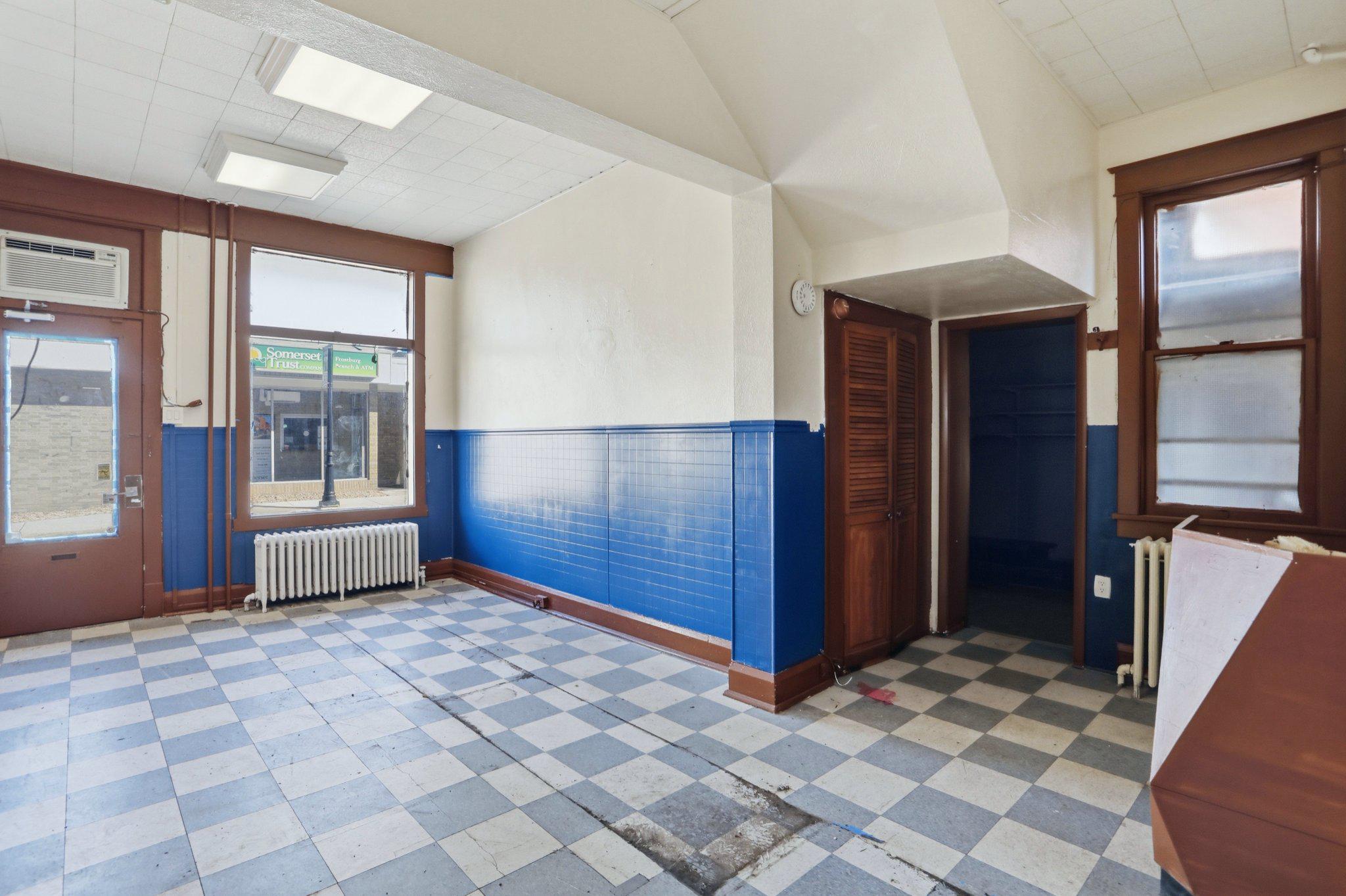 8 S Broadway Property Photo 40