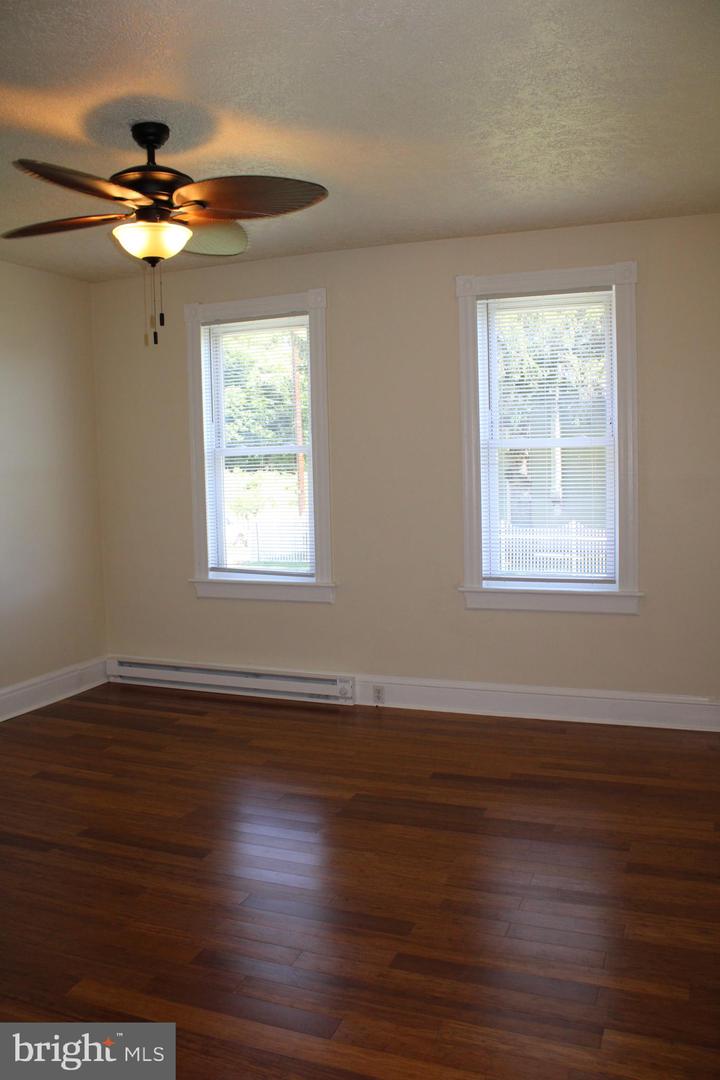 215-217 E Offutt St Property Photo 21