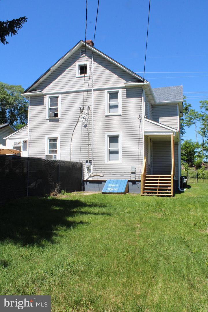 215-217 E Offutt St Property Photo 6