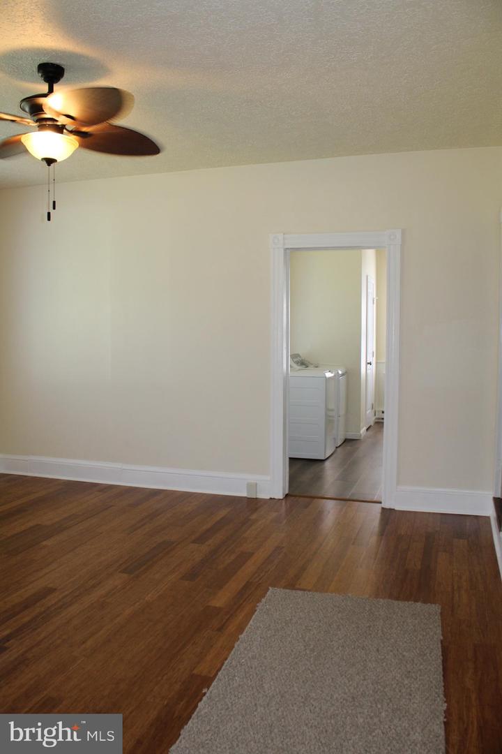 215-217 E Offutt St Property Photo 20