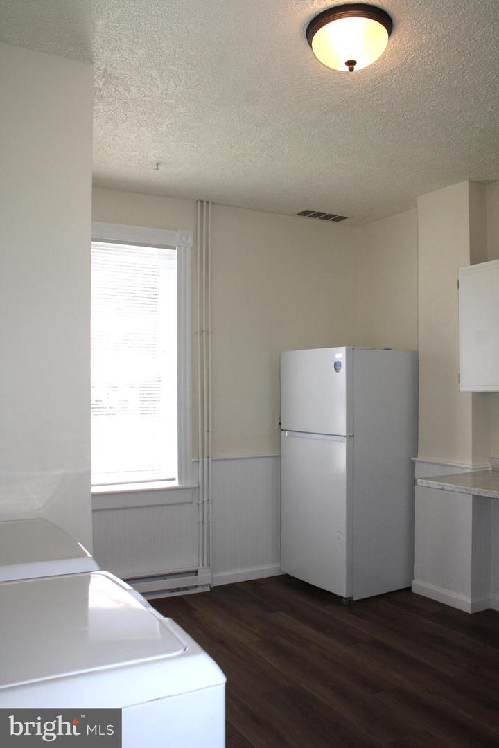 215-217 E Offutt St Property Photo 25