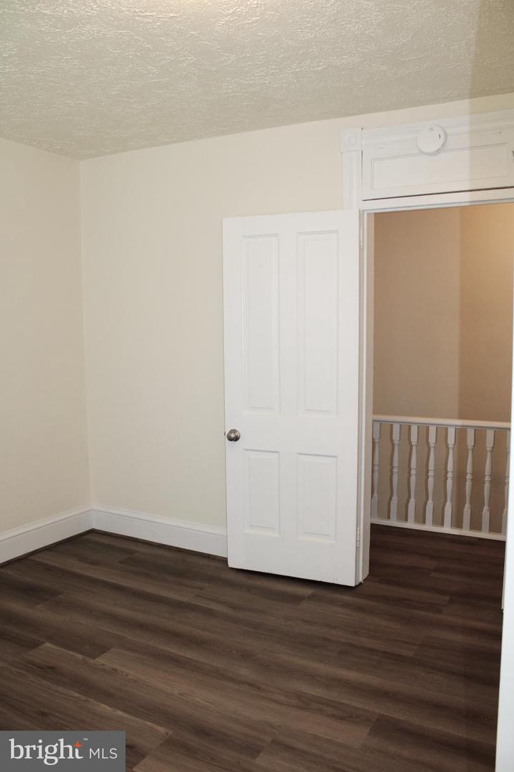 215-217 E Offutt St Property Photo 44