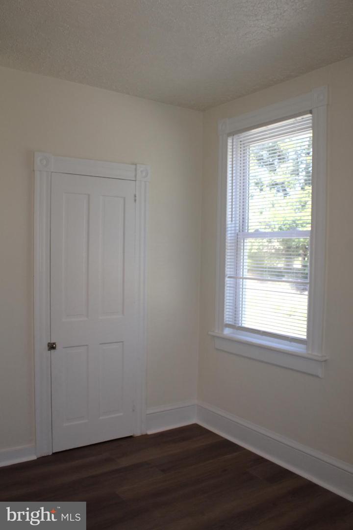 215-217 E Offutt St Property Photo 50