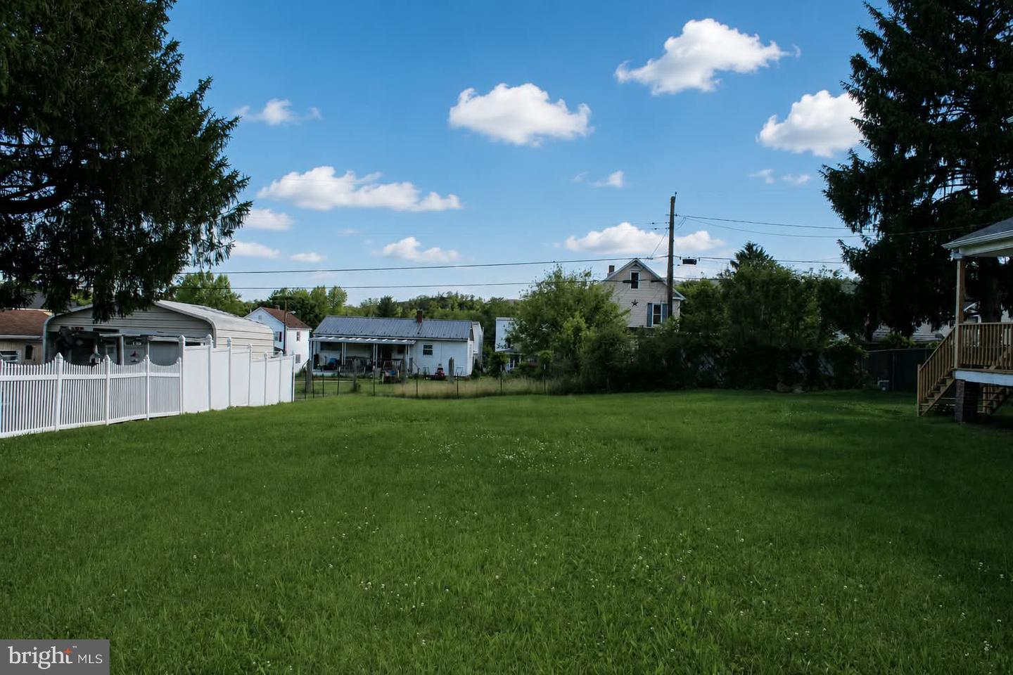 215-217 E Offutt St Property Photo 56
