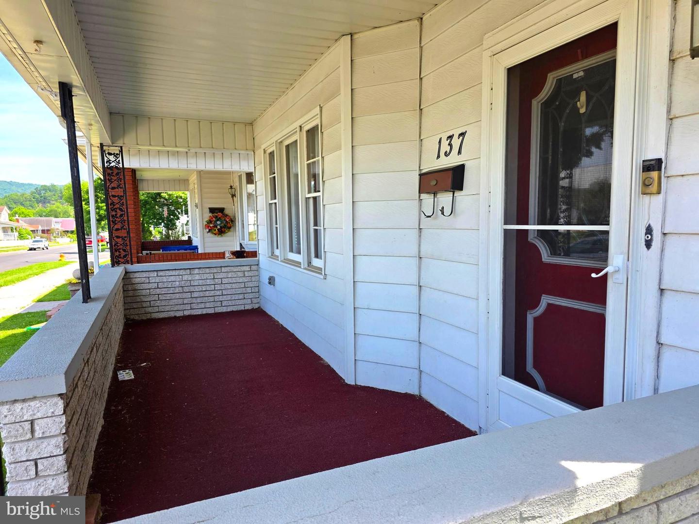 137 Humbird St Property Photo 2
