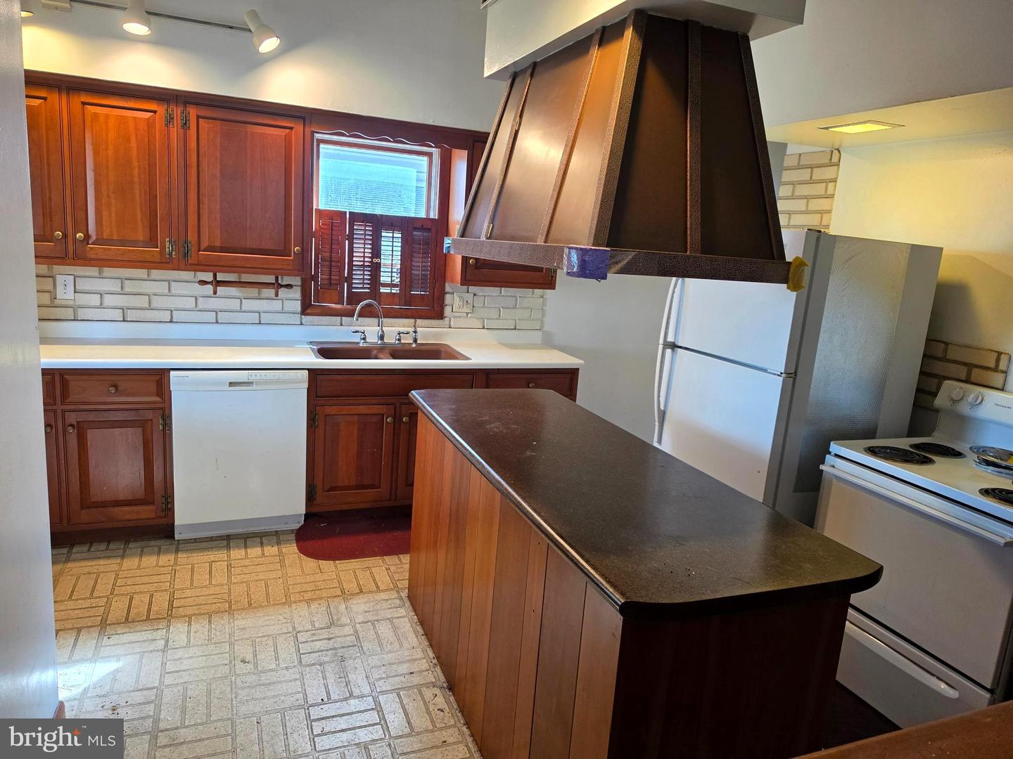 70 S Broadway Property Photo 10