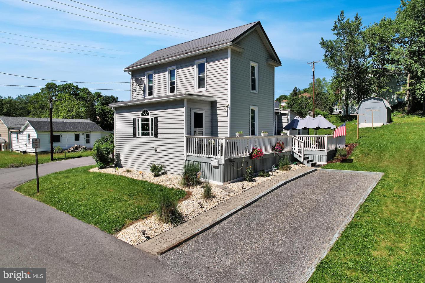 15 Howard St Property Photo 1