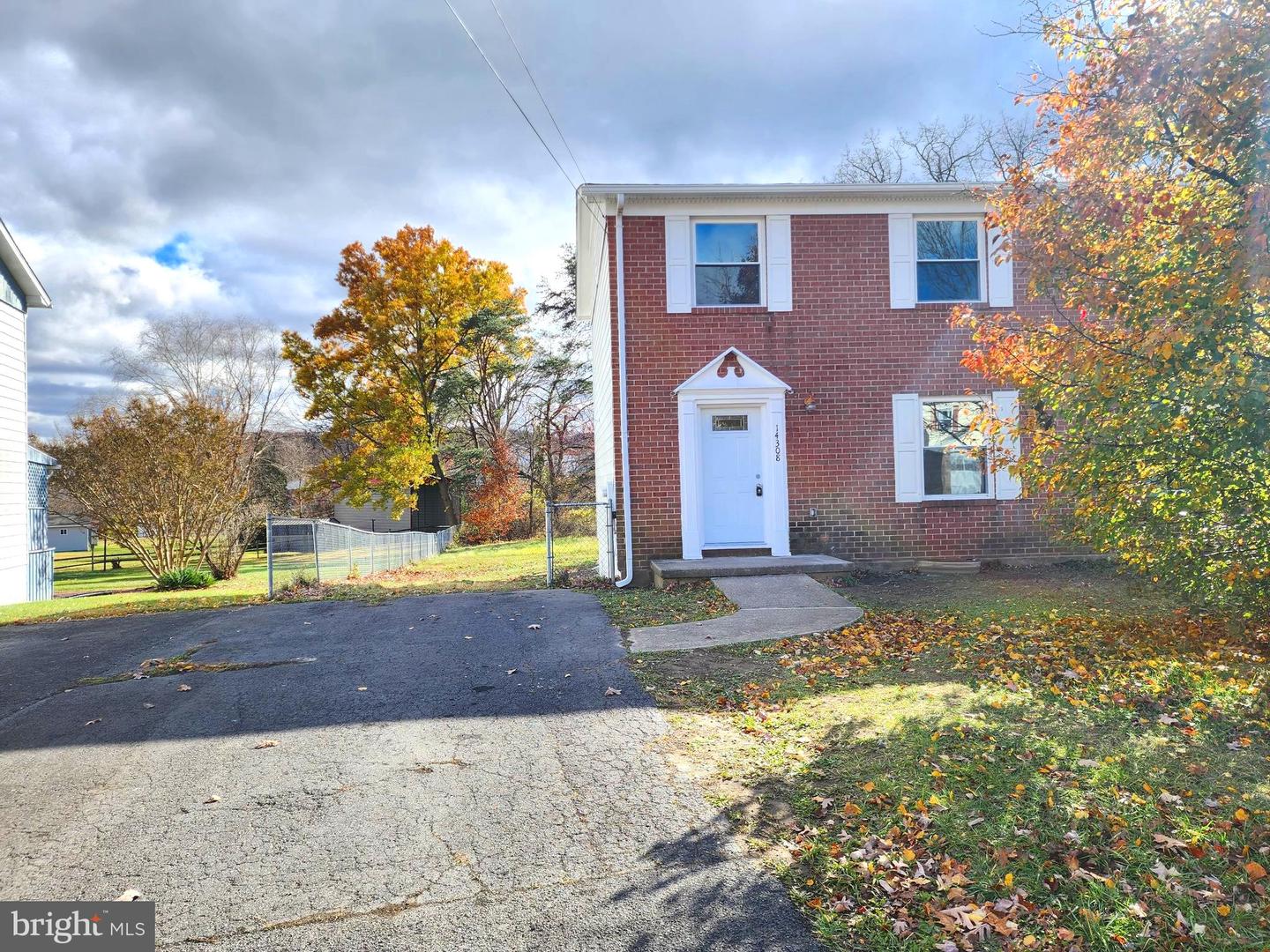 14308-l Greenfield Cres Sw Property Photo 2
