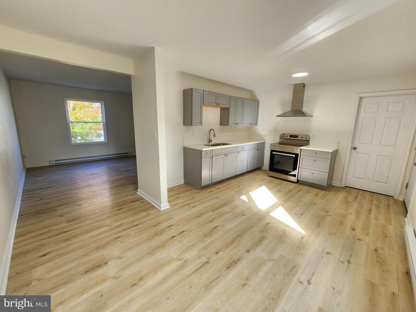 14308-l Greenfield Cres Sw Property Photo 6