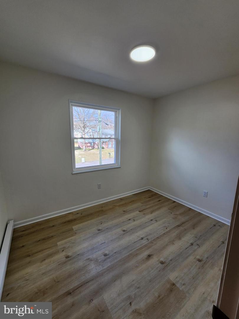 14308-l Greenfield Cres Sw Property Photo 12