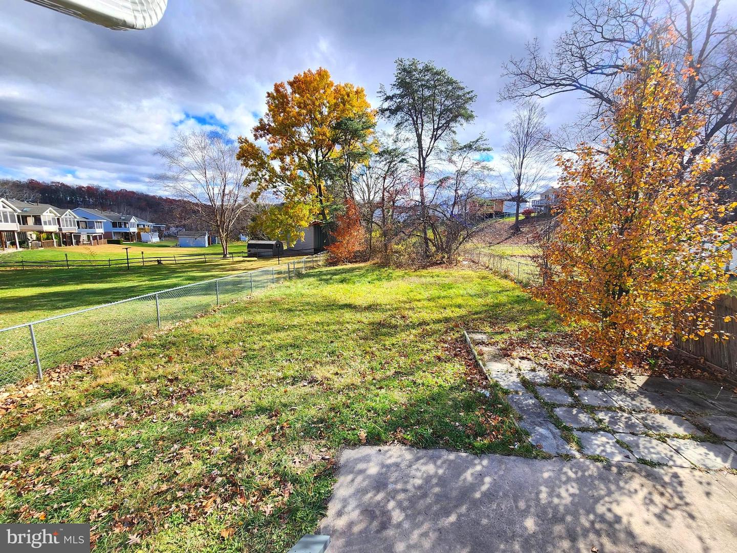 14308-l Greenfield Cres Sw Property Photo 17