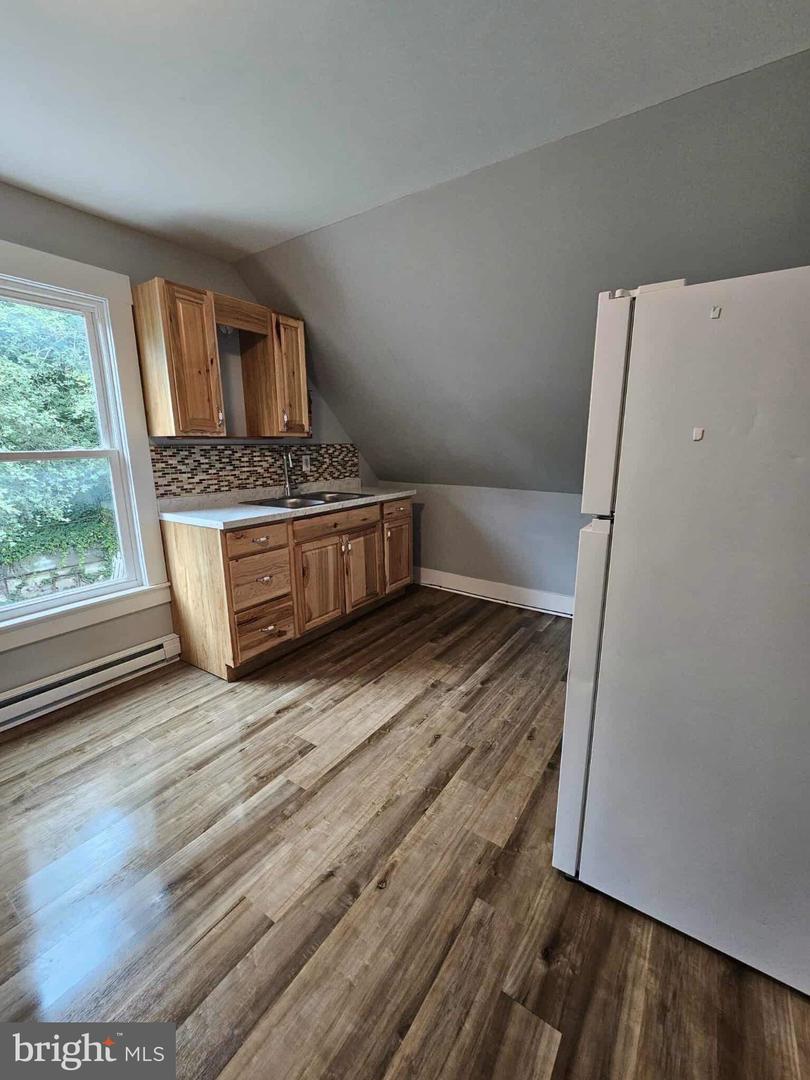 2 Altamont Ter Property Photo 3