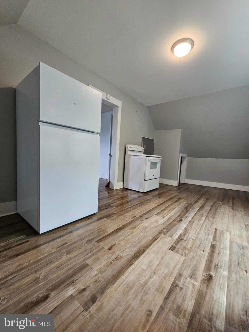 2 Altamont Ter Property Photo 4